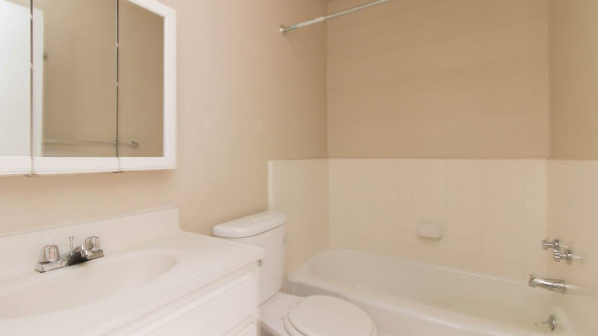 Apartment for rent at 645 Lime Ave, Long Beach, CA 90802