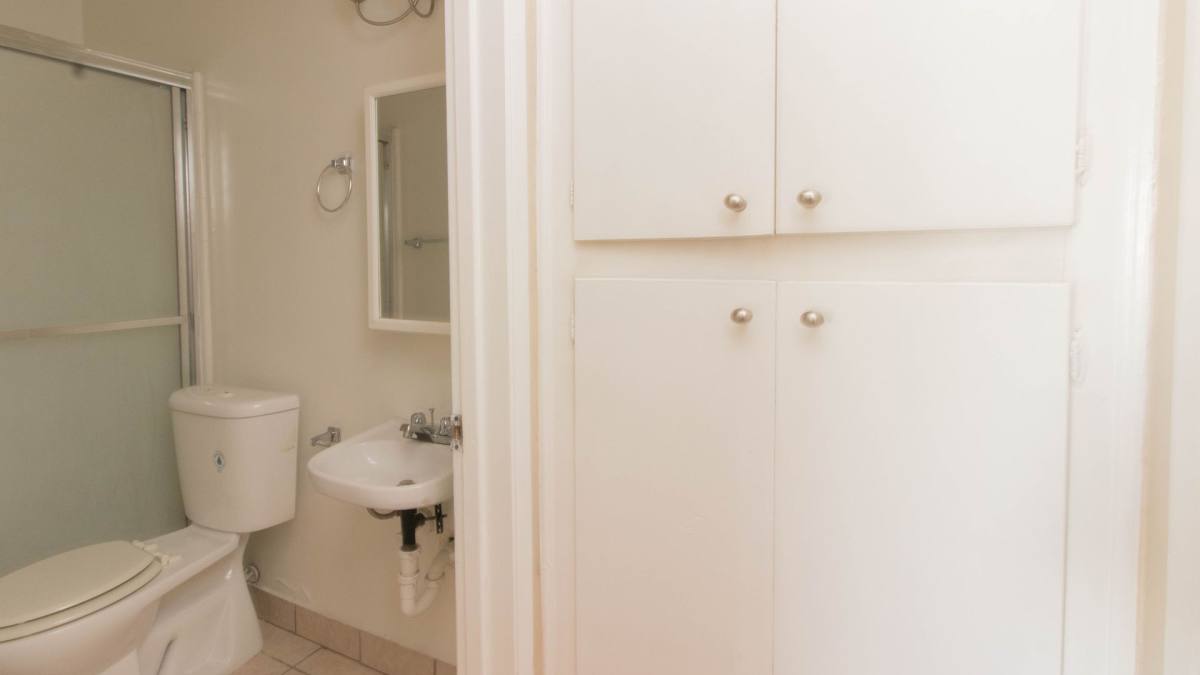 Apartment for rent at 645 Lime Ave, Long Beach, CA 90802