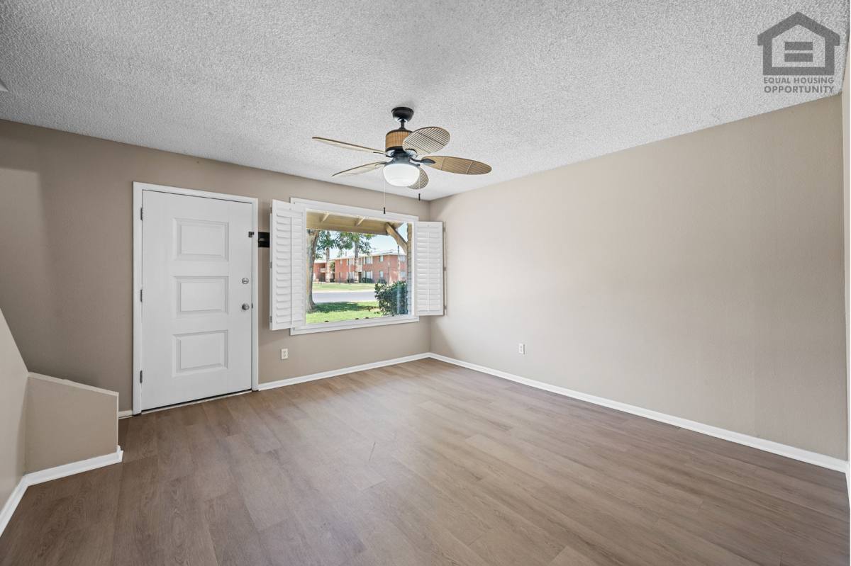 Townhouse for rent at 1533 W Hazelwood St, Phoenix, AZ 85015