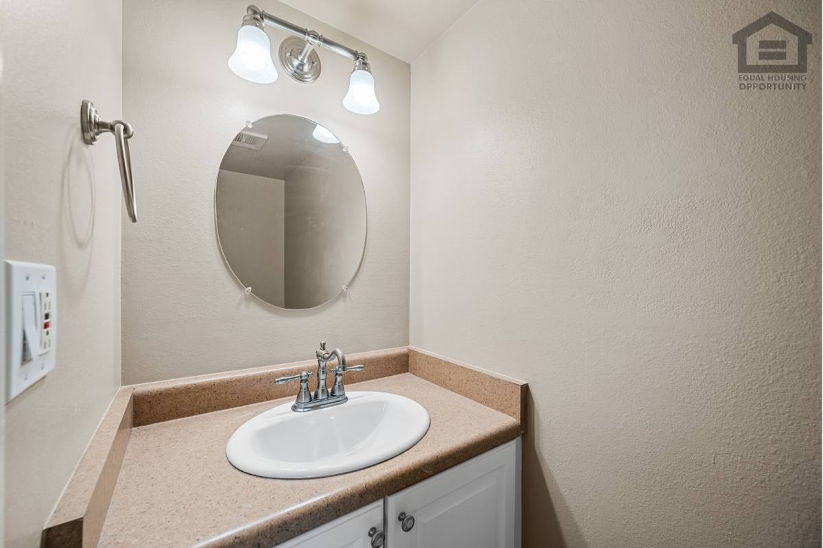 Townhouse for rent at 1533 W Hazelwood St, Phoenix, AZ 85015
