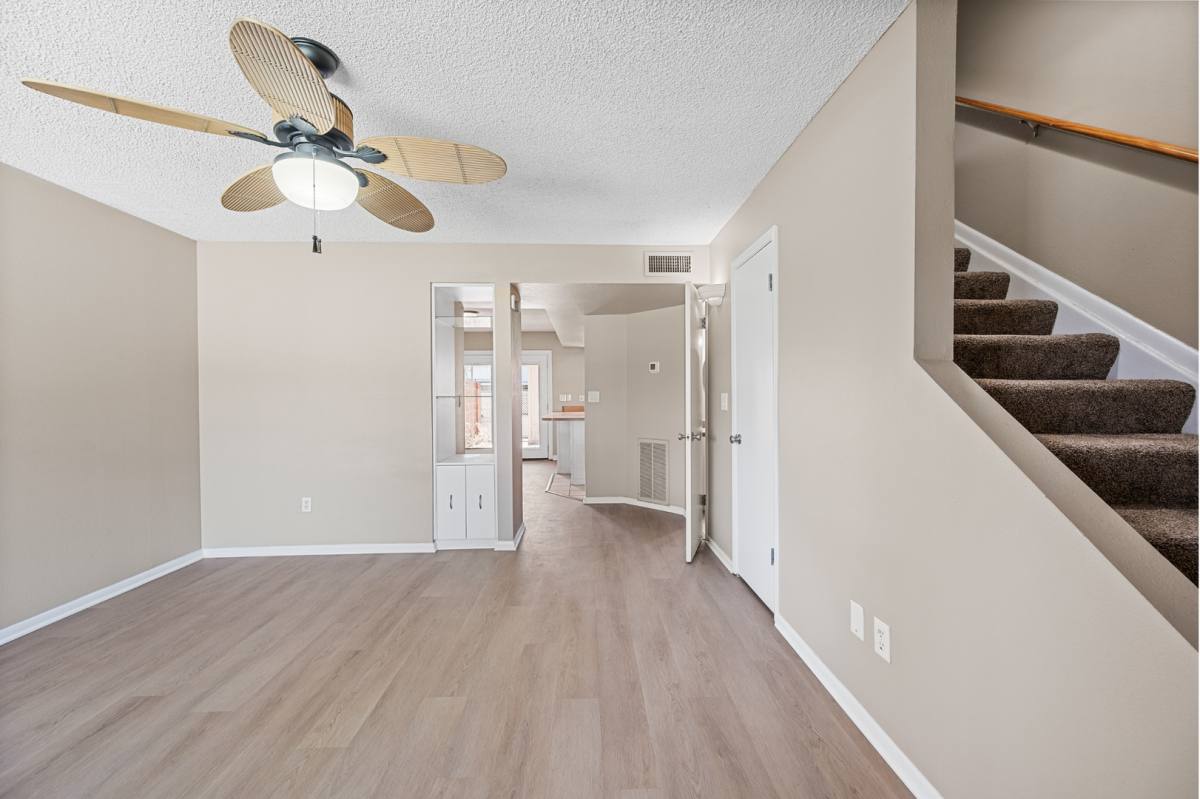 Townhouse for rent at 1533 W Hazelwood St, Phoenix, AZ 85015