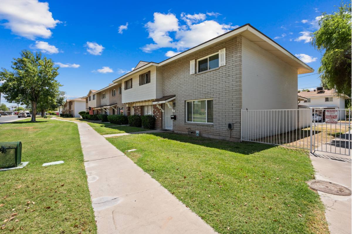 Townhouse for rent at 1533 W Hazelwood St, Phoenix, AZ 85015