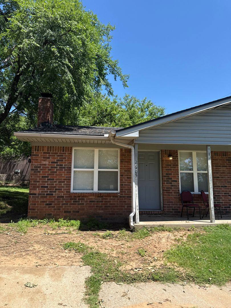 Apartment for rent at 2605 2607 S, Fort Smith, AR 72901