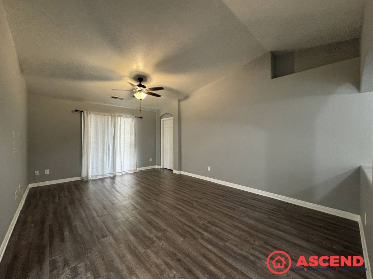 House for rent at 302 Tanner Michael Dr, Bakersfield, CA 93308