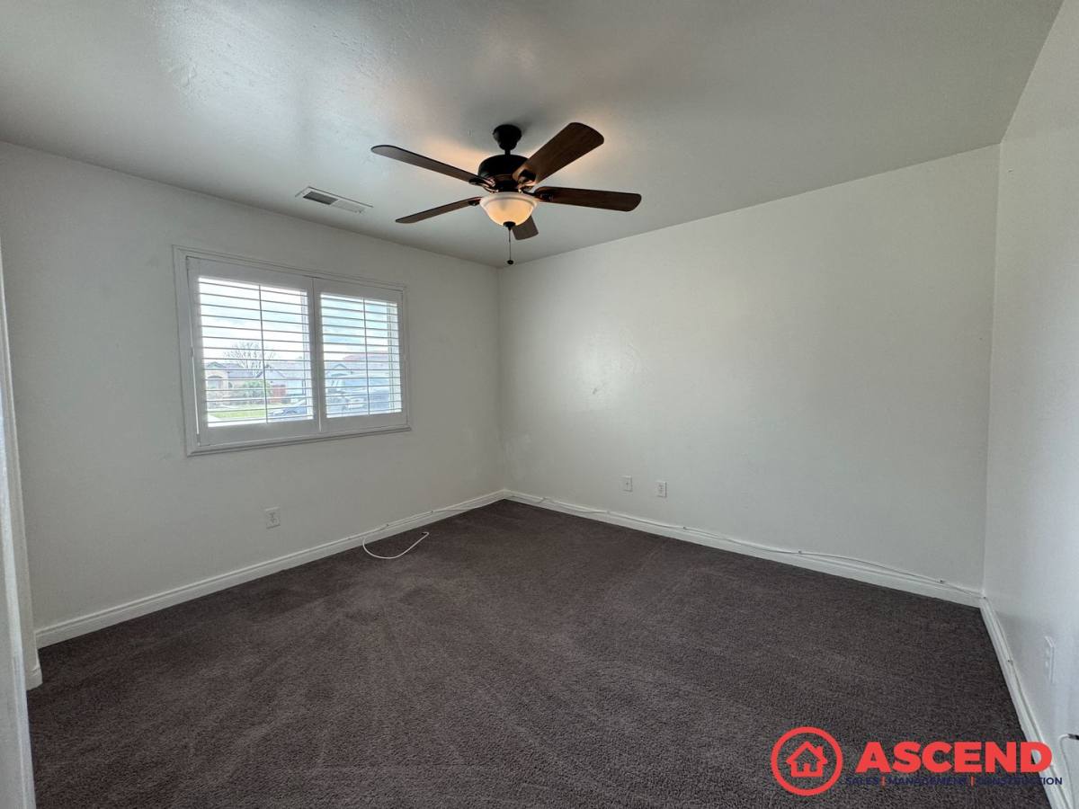 House for rent at 302 Tanner Michael Dr, Bakersfield, CA 93308
