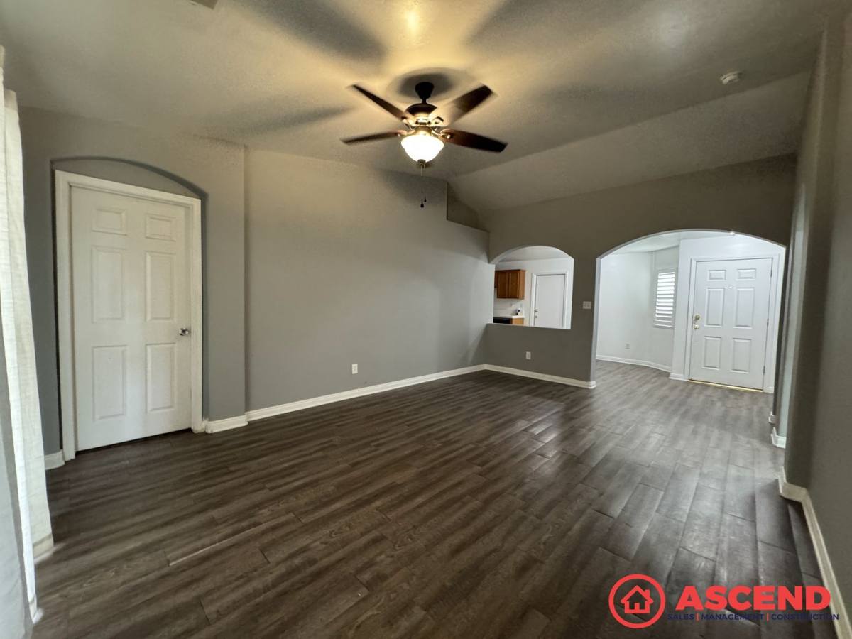 House for rent at 302 Tanner Michael Dr, Bakersfield, CA 93308