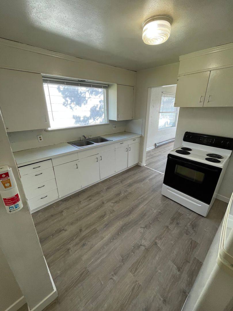 Apartment for rent at 1906 Bay Ave, Aberdeen, WA 98520