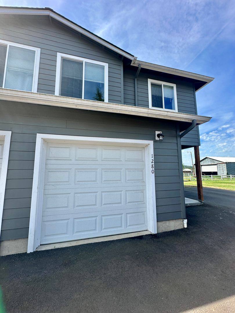 House for rent at 1280 44th Ave, Sweet Home, OR 97386