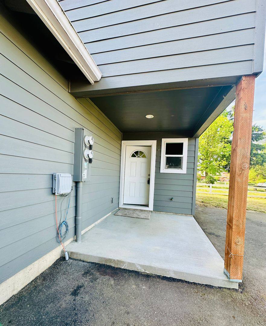 House for rent at 1280 44th Ave, Sweet Home, OR 97386