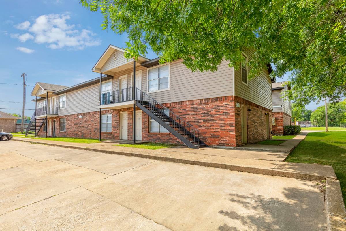 Apartment for rent at 800 N 2nd Ave, Durant, OK 74701