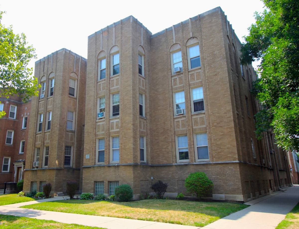 Apartment for rent at 2337-43 W Rosemont, Chicago, IL 60659