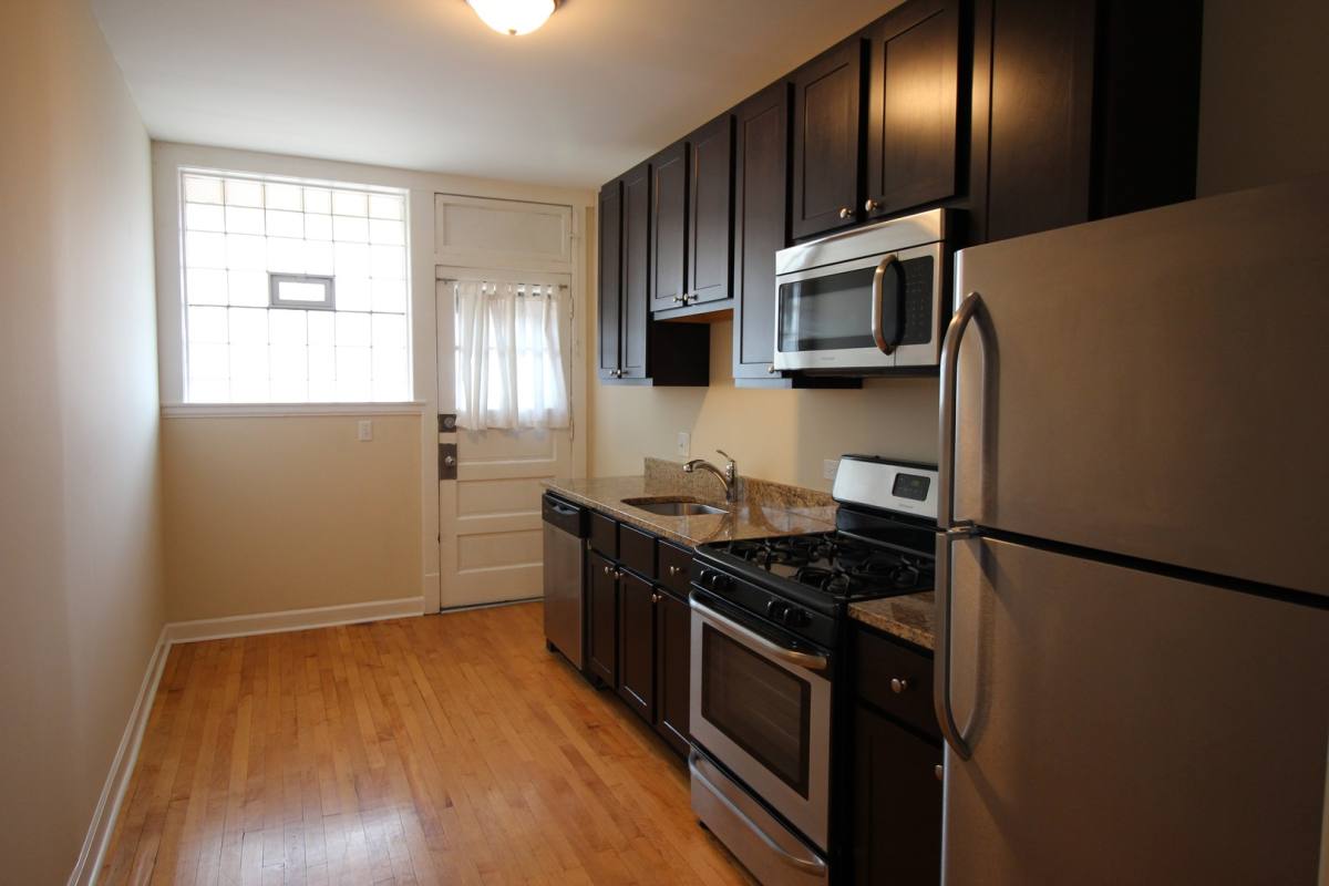 Apartment for rent at 2337-43 W Rosemont, Chicago, IL 60659