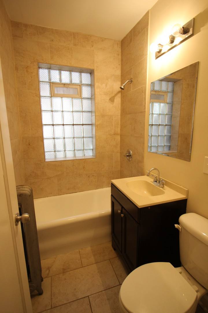 Apartment for rent at 2337-43 W Rosemont, Chicago, IL 60659