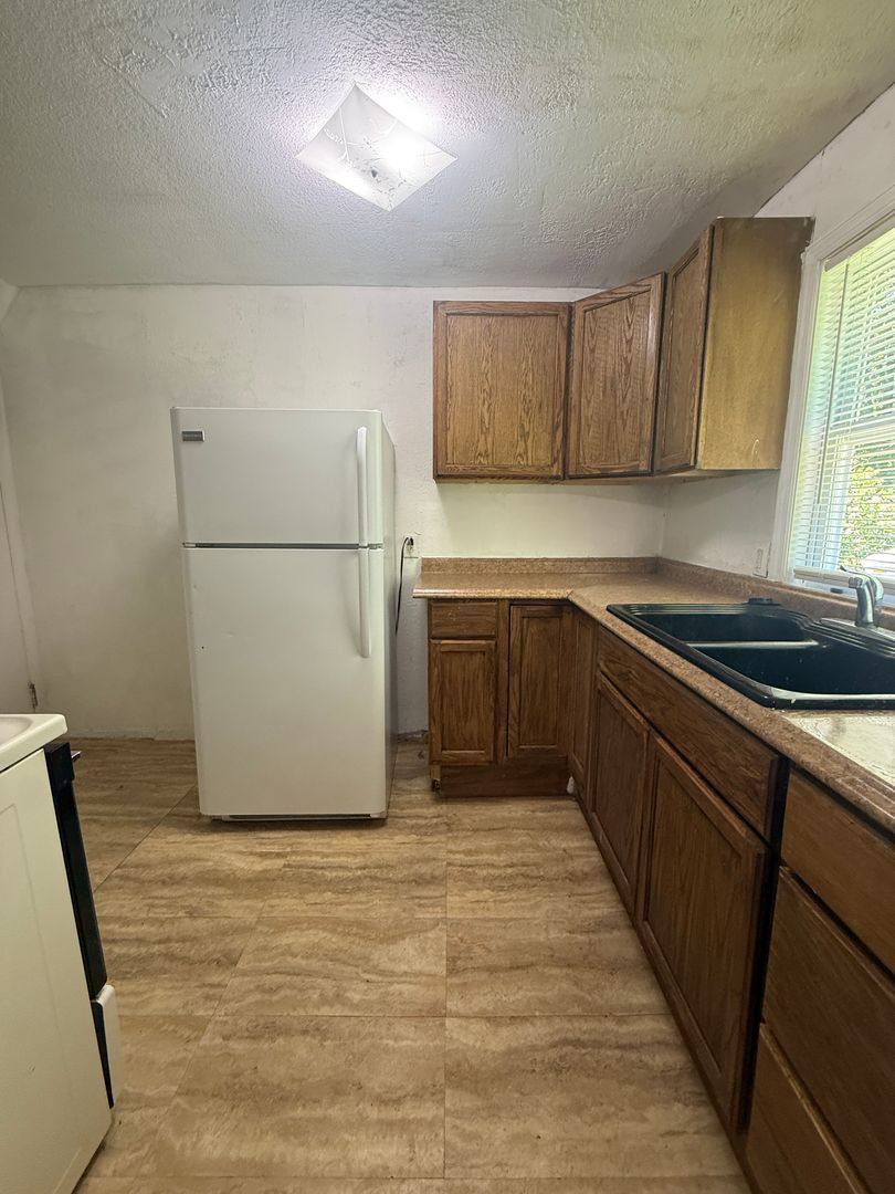 Apartment for rent at 5816-5818 Bellefontaine Ave, Kansas City, MO 64130