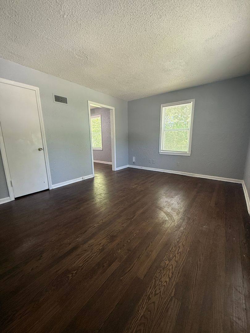 Apartment for rent at 5816-5818 Bellefontaine Ave, Kansas City, MO 64130