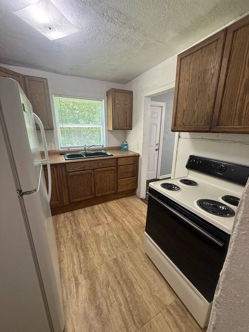 Apartment for rent at 5816-5818 Bellefontaine Ave, Kansas City, MO 64130