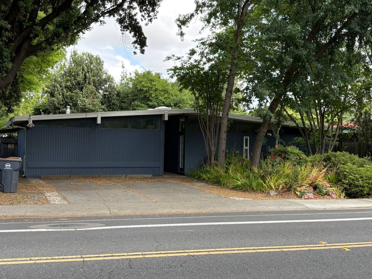 House for rent at 1017 E 8th St, Davis, CA 95616