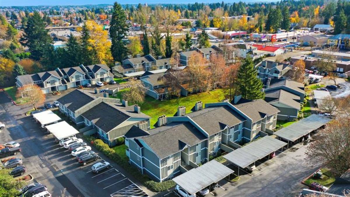 Townhouse for rent at 300 Kenyon St NW, Olympia, WA 98502