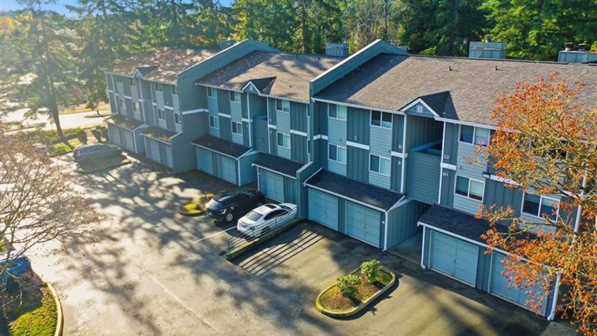 Townhouse for rent at 300 Kenyon St NW, Olympia, WA 98502
