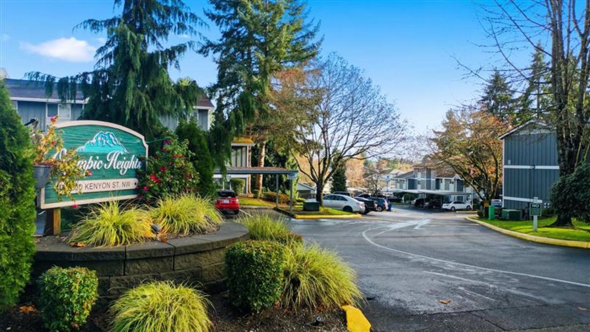 Townhouse for rent at 300 Kenyon St NW, Olympia, WA 98502