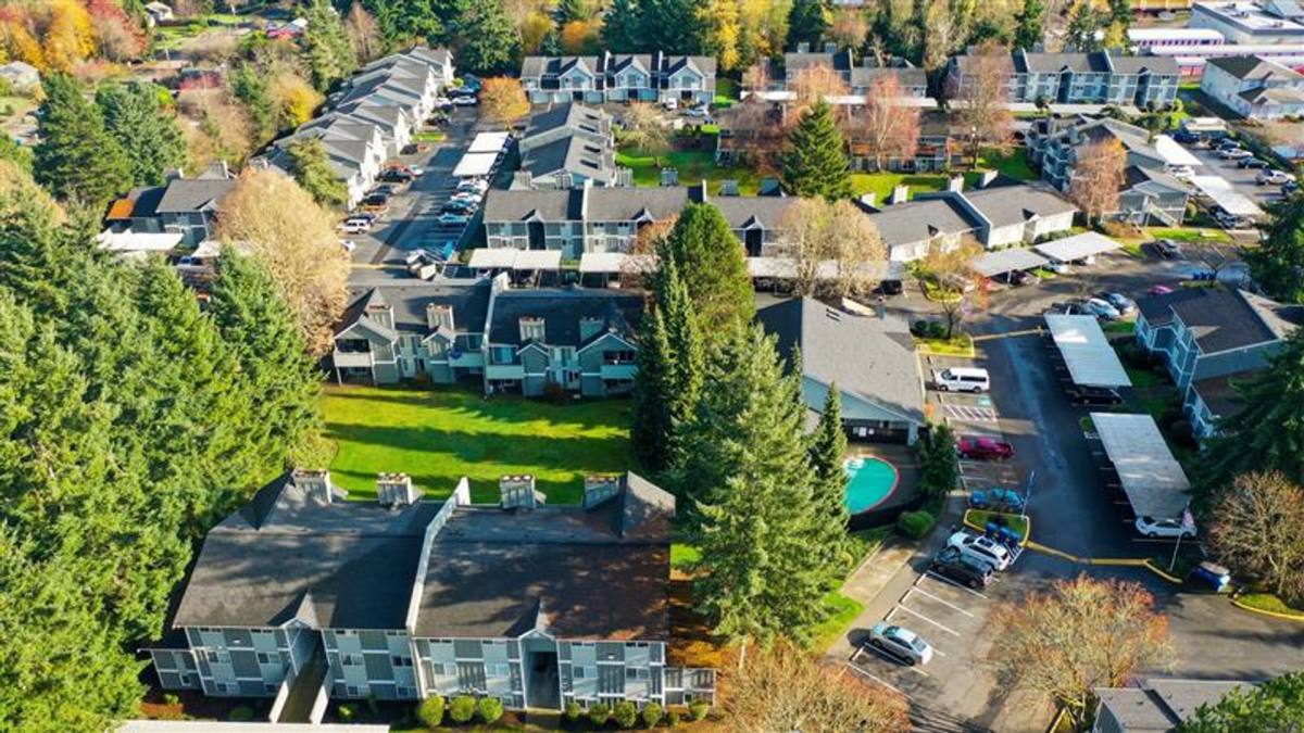 Townhouse for rent at 300 Kenyon St NW, Olympia, WA 98502