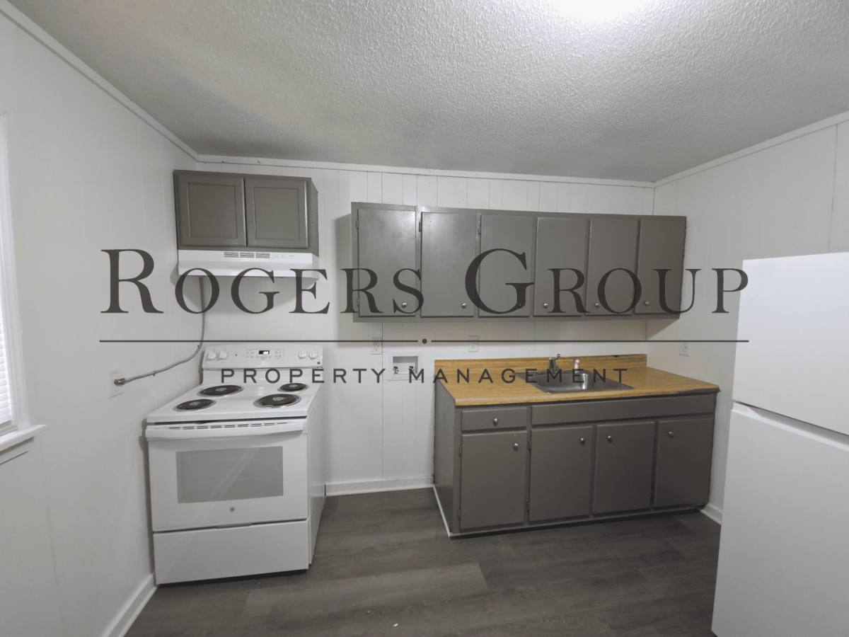 Apartment for rent at 923-925 Arch St, Henderson, NC 27536