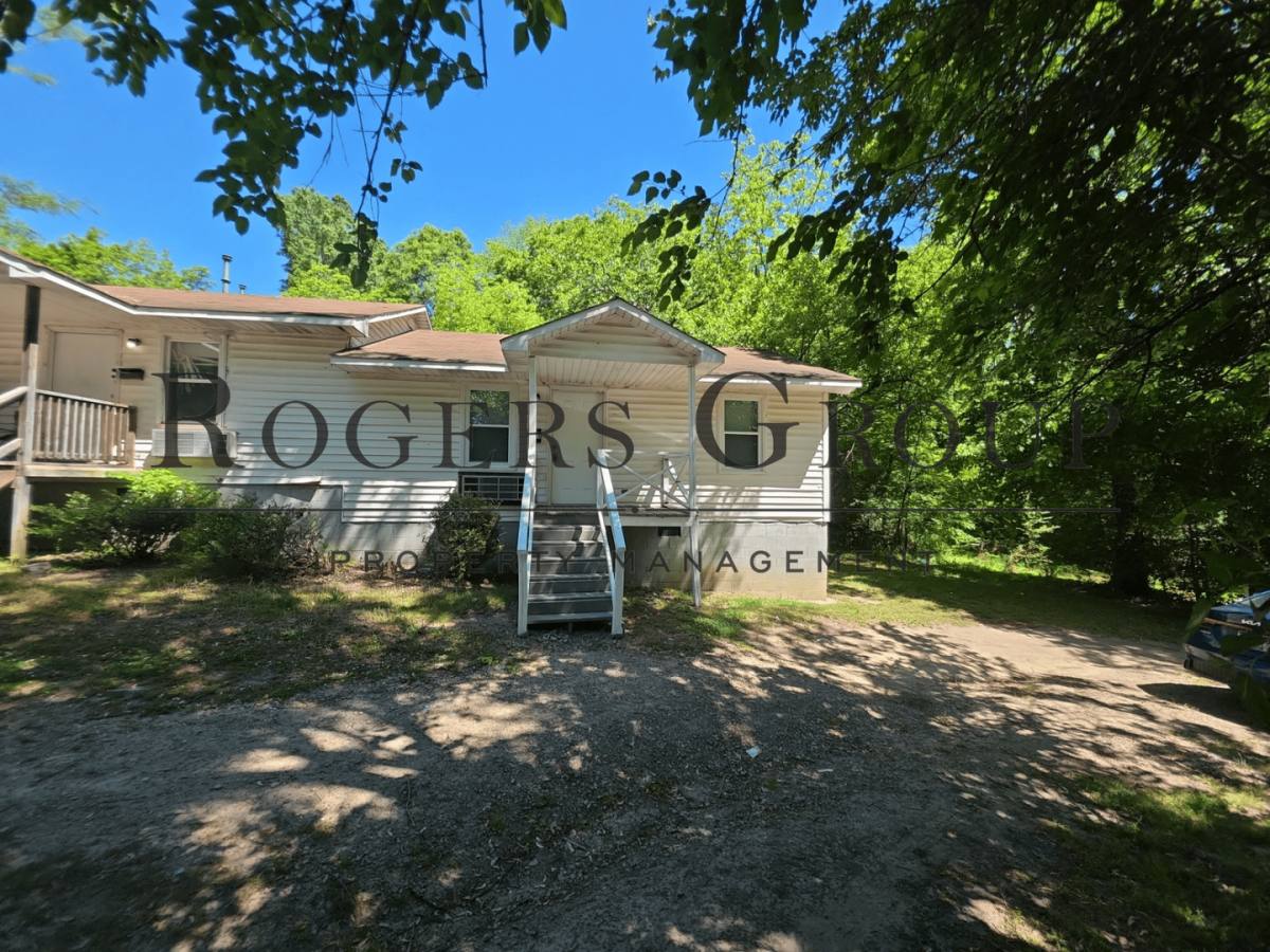 Apartment for rent at 923-925 Arch St, Henderson, NC 27536