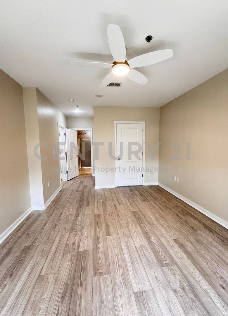 Condo for rent at 1200 Main St, Dallas, TX 75202
