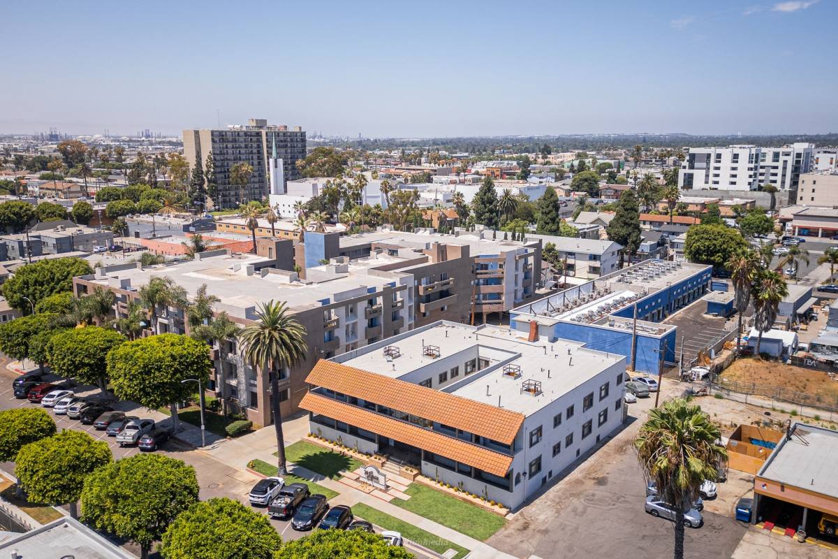 Apartment for rent at 237 E 9th St, Long Beach, CA 90813