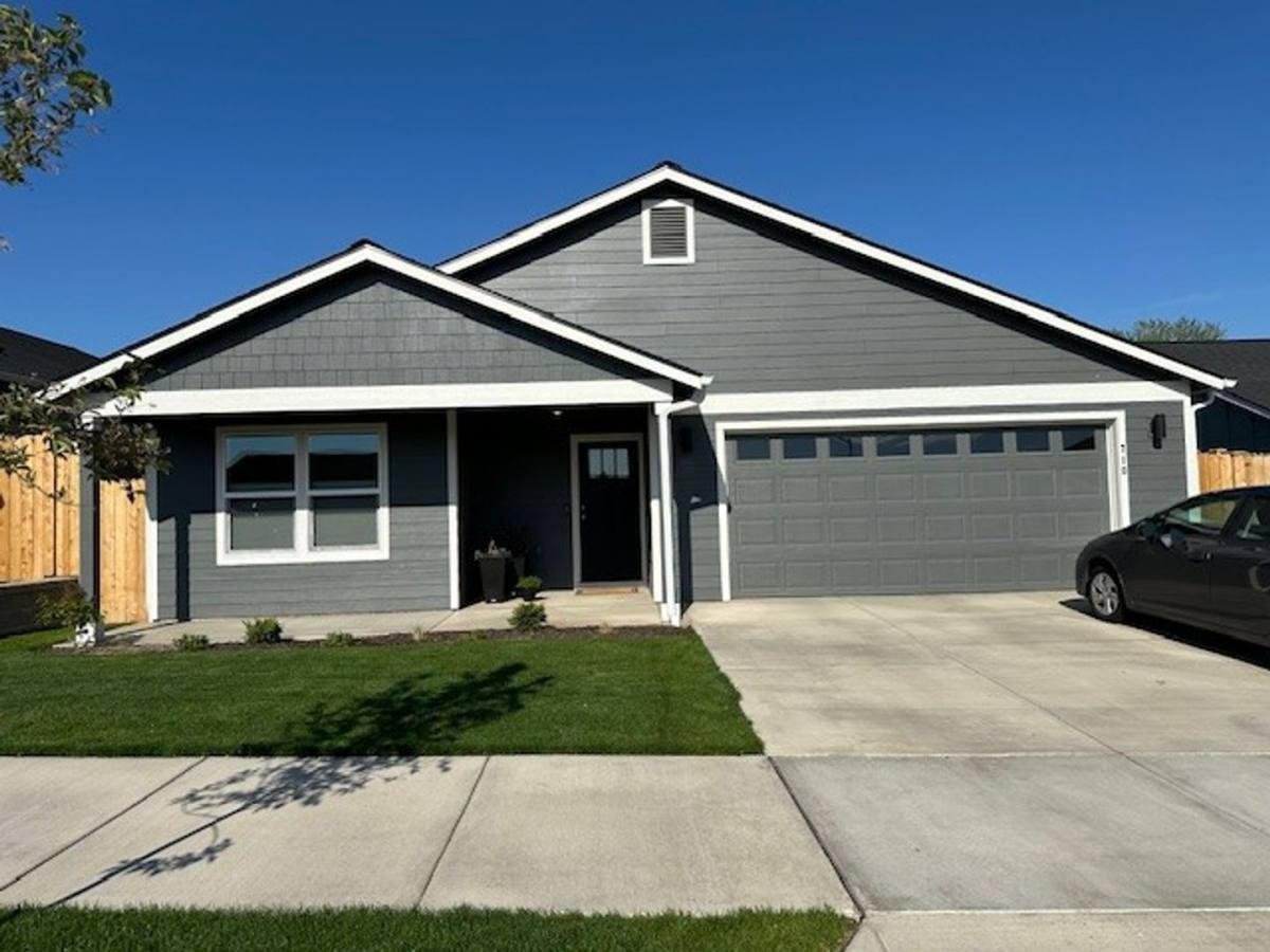 House for rent at 710 Rickenbacker Rd, Madras, OR 97741