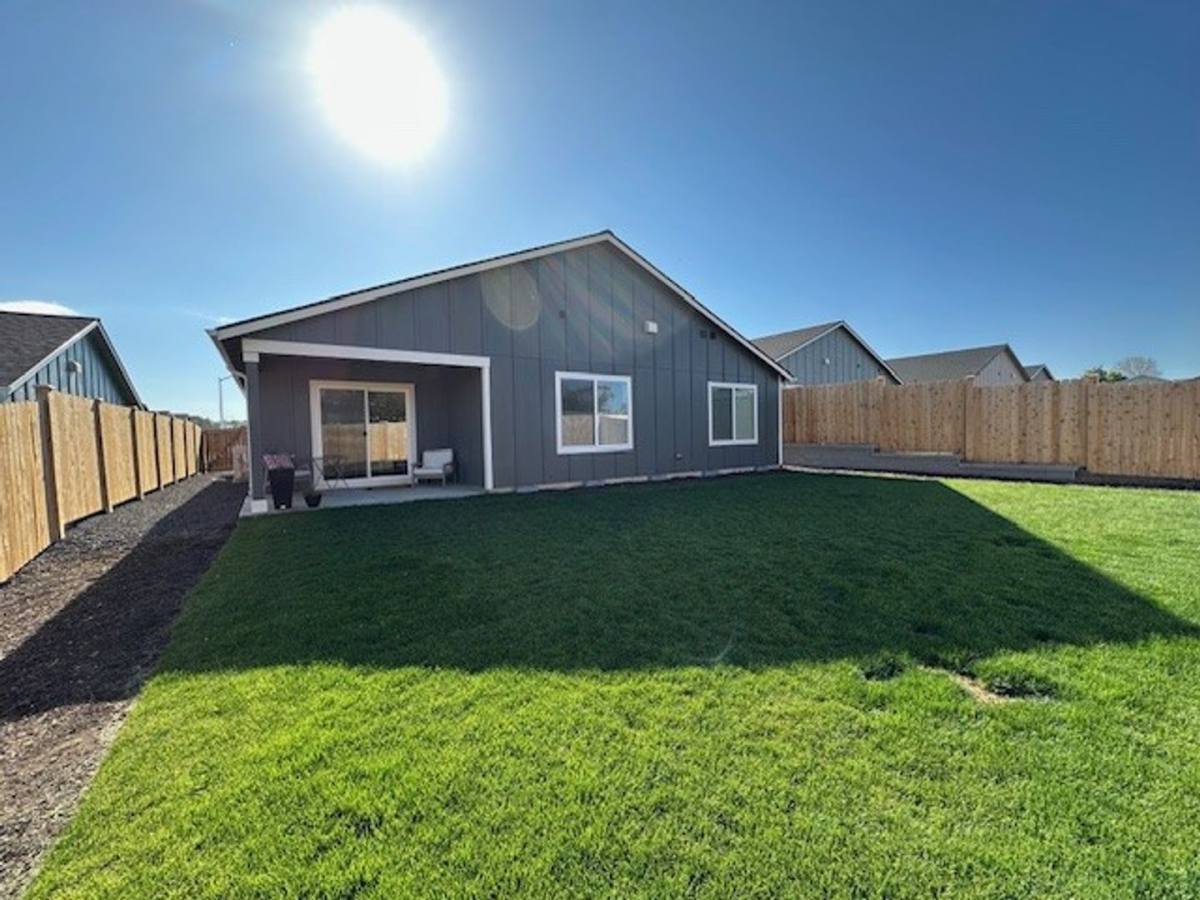 House for rent at 710 Rickenbacker Rd, Madras, OR 97741