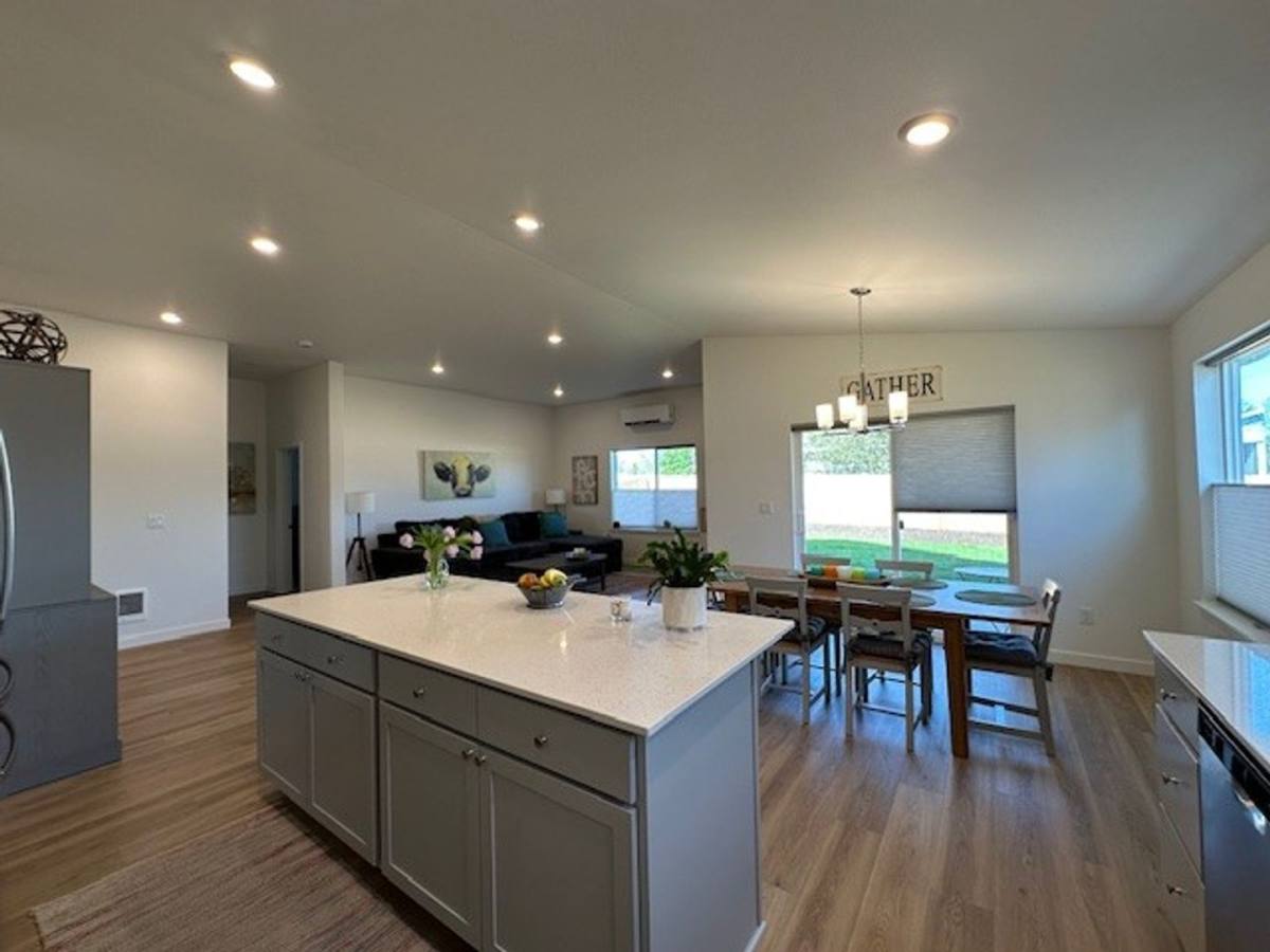 House for rent at 710 Rickenbacker Rd, Madras, OR 97741