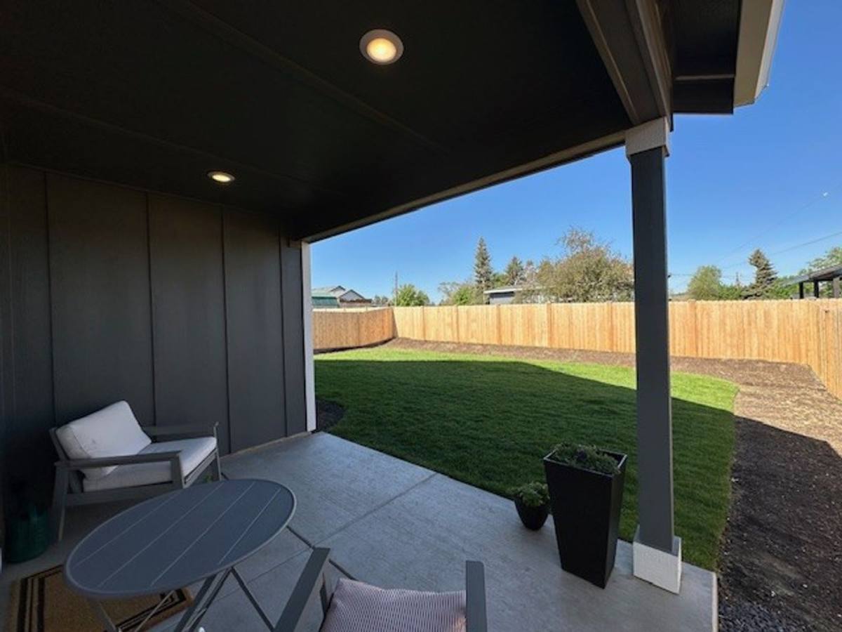 House for rent at 710 Rickenbacker Rd, Madras, OR 97741