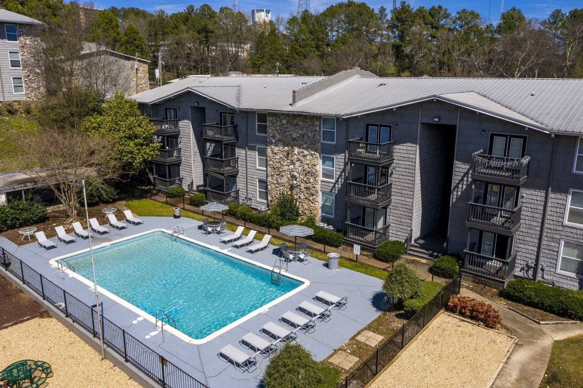 Apartment for rent at 1229 Beacon Parkway E, Birmingham, AL 35209