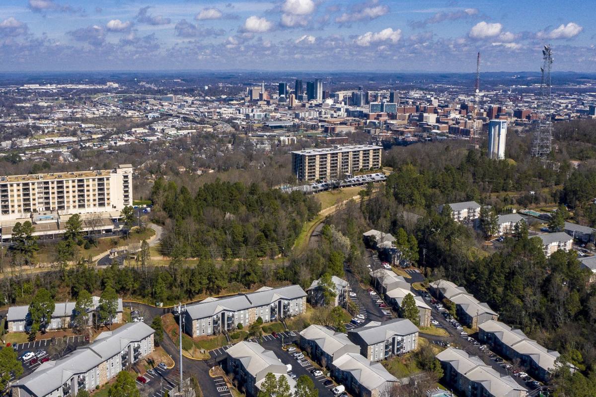Apartment for rent at 1229 Beacon Parkway E, Birmingham, AL 35209