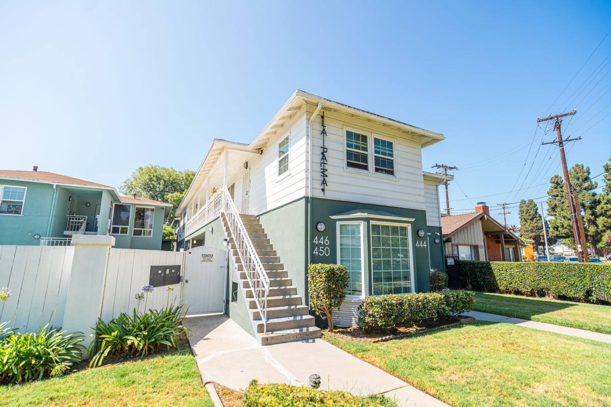 Apartment for rent at 440-450 E San Antonio Dr, Long Beach, CA 90807