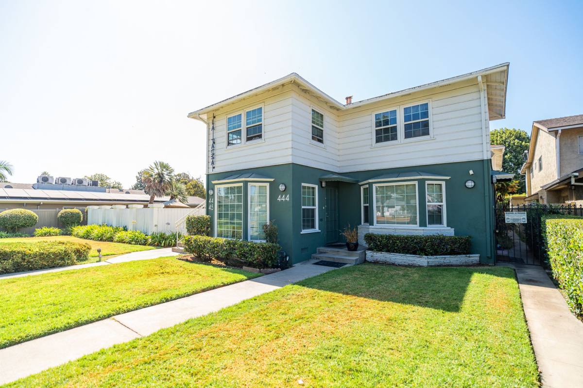 Apartment for rent at 440-450 E San Antonio Dr, Long Beach, CA 90807