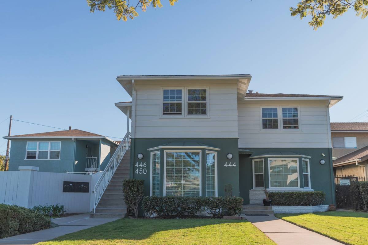 Apartment for rent at 440-450 E San Antonio Dr, Long Beach, CA 90807