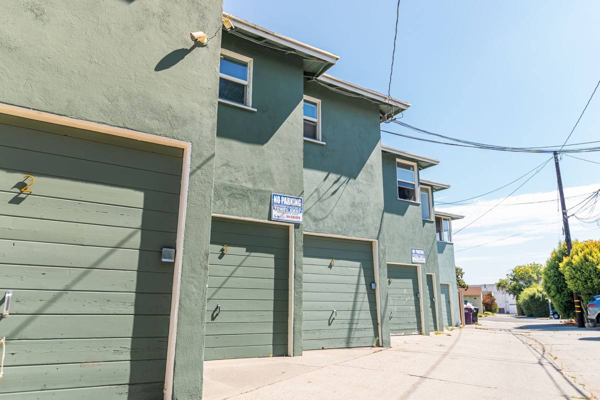Apartment for rent at 440-450 E San Antonio Dr, Long Beach, CA 90807