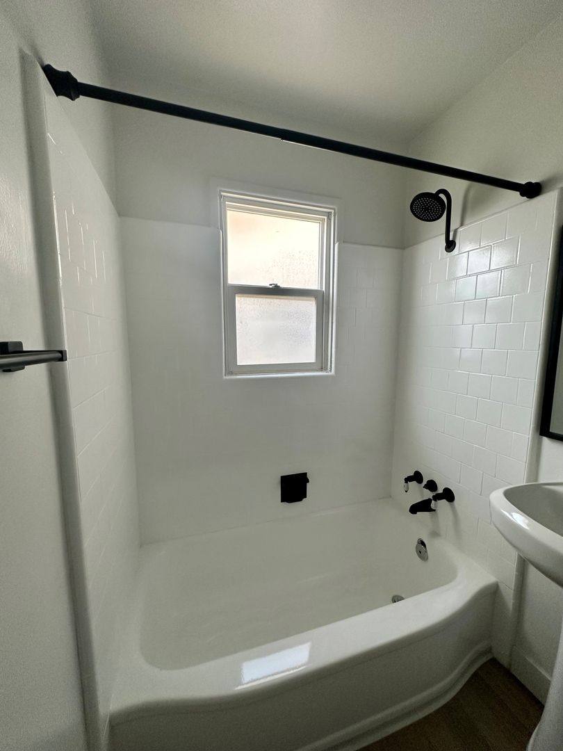 Apartment for rent at 440-450 E San Antonio Dr, Long Beach, CA 90807