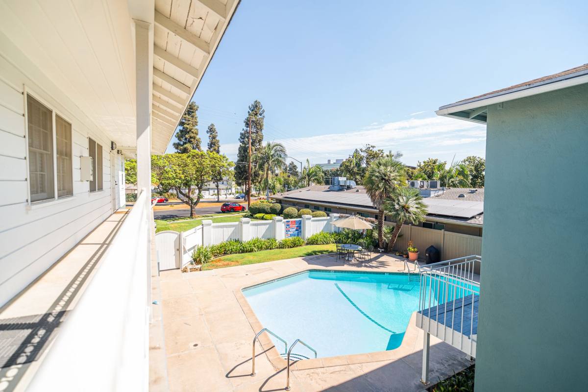 Apartment for rent at 440-450 E San Antonio Dr, Long Beach, CA 90807