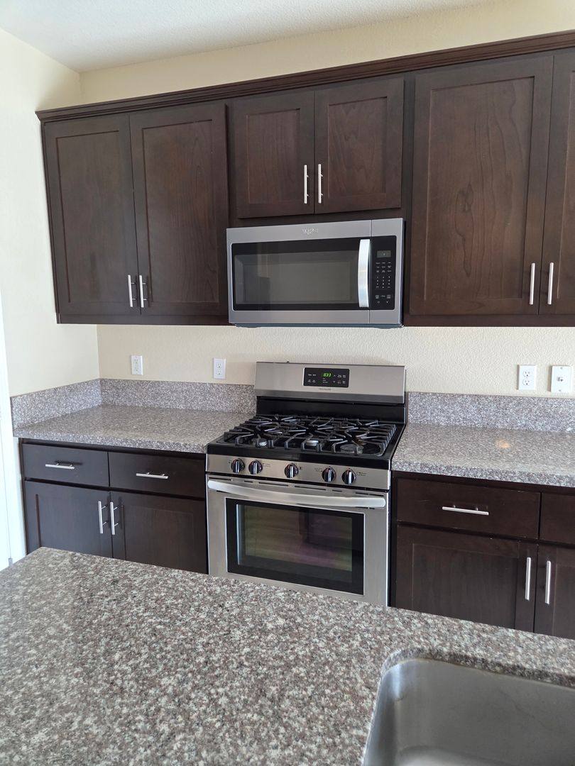 House for rent at 1443 Greenbrier Dr, Hanford, CA 93230