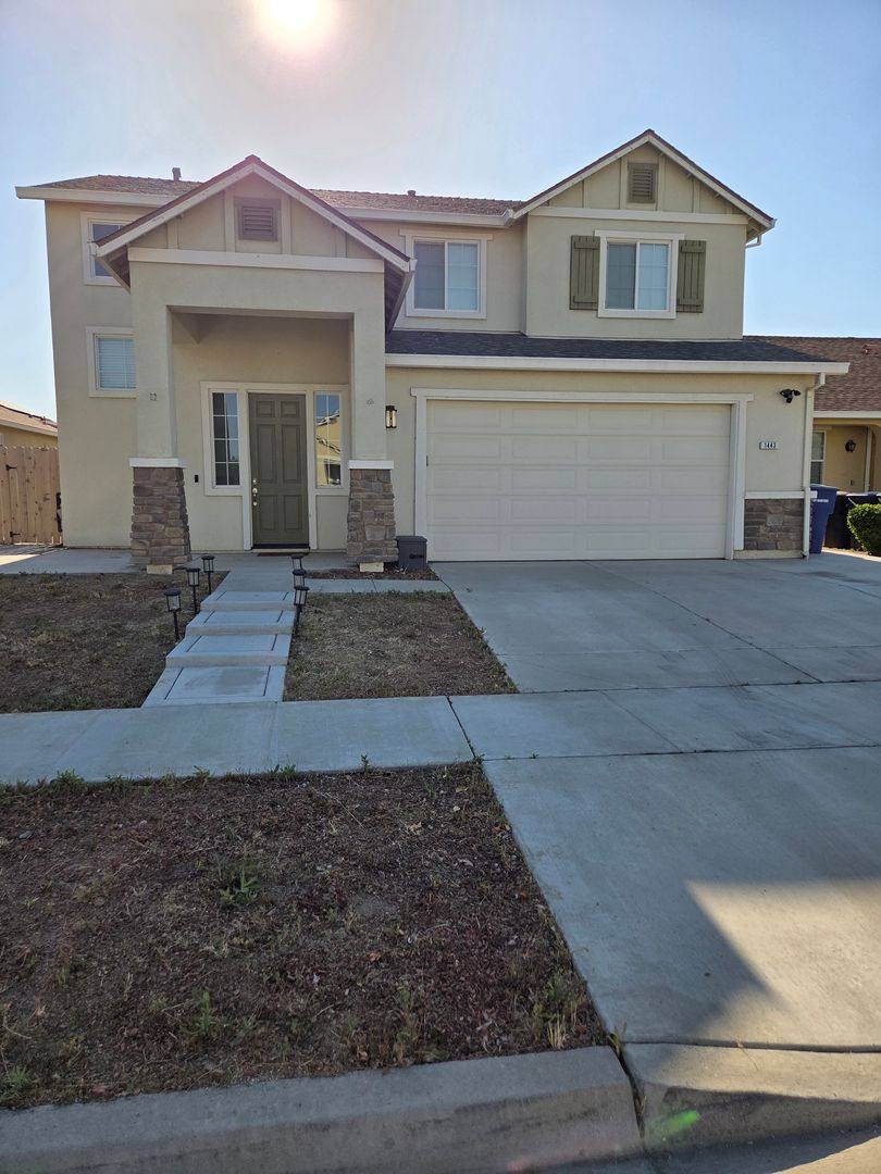 House for rent at 1443 Greenbrier Dr, Hanford, CA 93230
