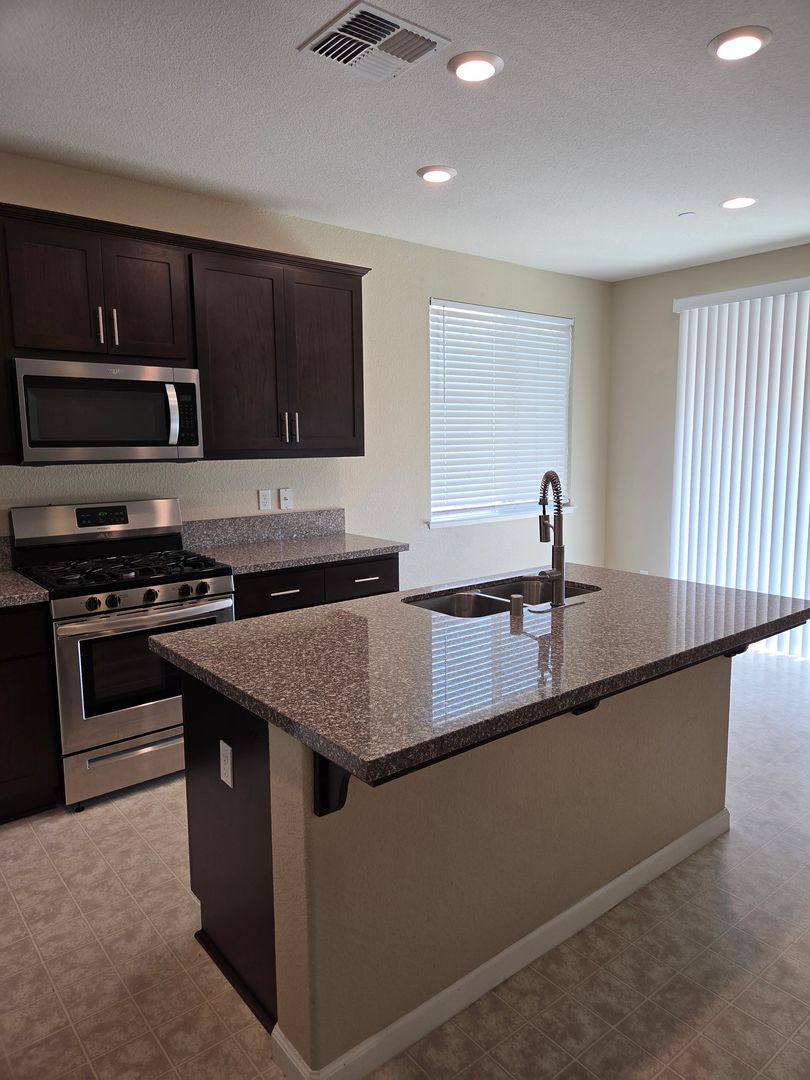 House for rent at 1443 Greenbrier Dr, Hanford, CA 93230