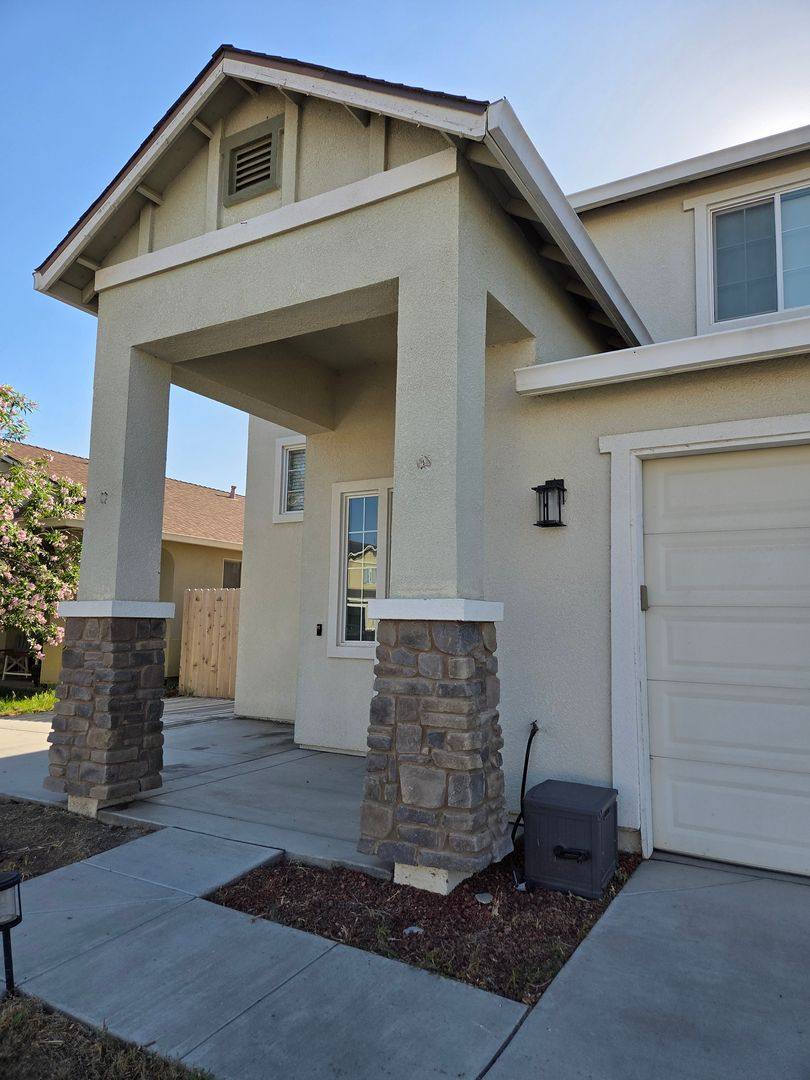 House for rent at 1443 Greenbrier Dr, Hanford, CA 93230