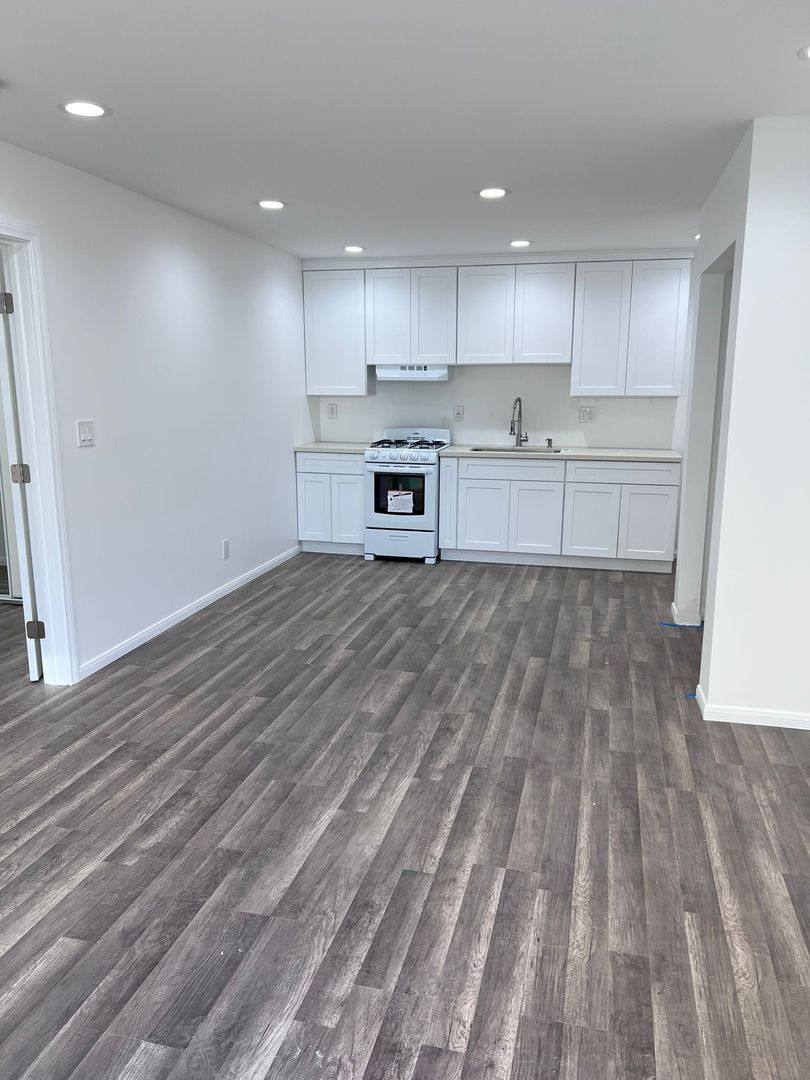Apartment for rent at 2458 Chestnut Ave, Long Beach, CA 90806