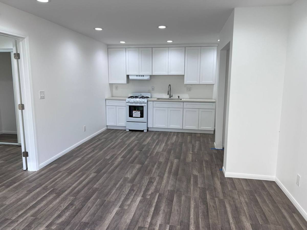 Apartment for rent at 2458 Chestnut Ave, Long Beach, CA 90806
