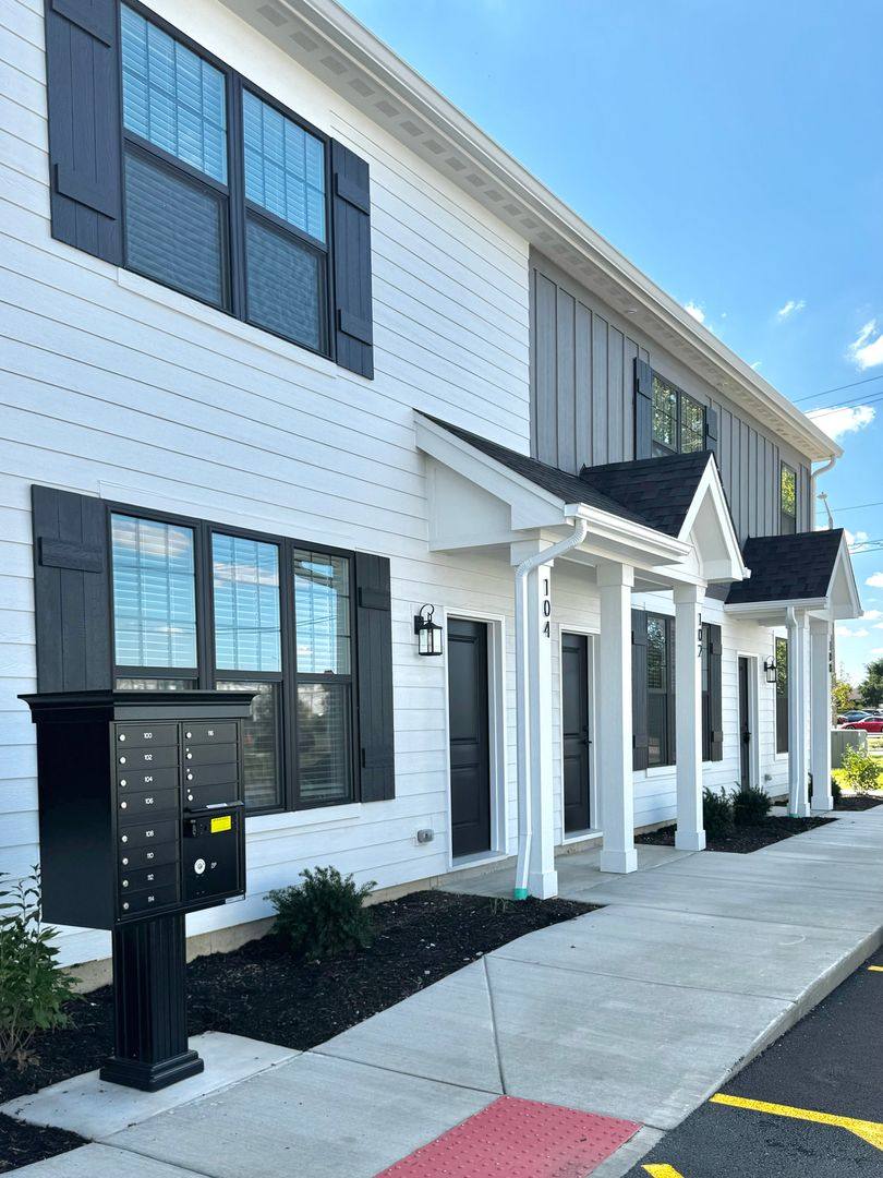 Apartment for rent at 1432 & 1436 Naperville Wheaton Rd, Naperville, IL 60563