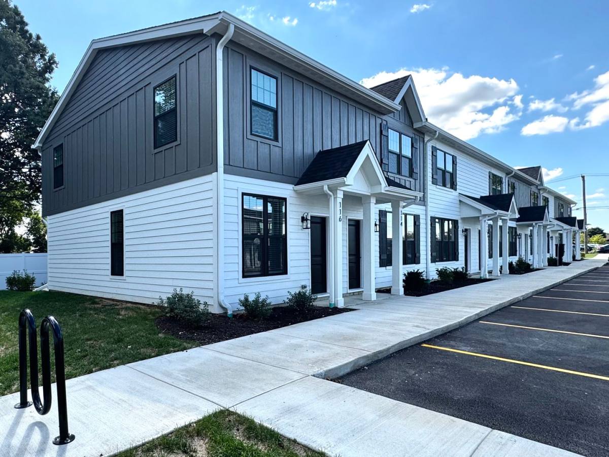 Apartment for rent at 1432 & 1436 Naperville Wheaton Rd, Naperville, IL 60563