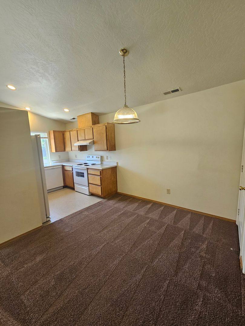 House for rent at 303 Garfield St, Medford, OR 97501